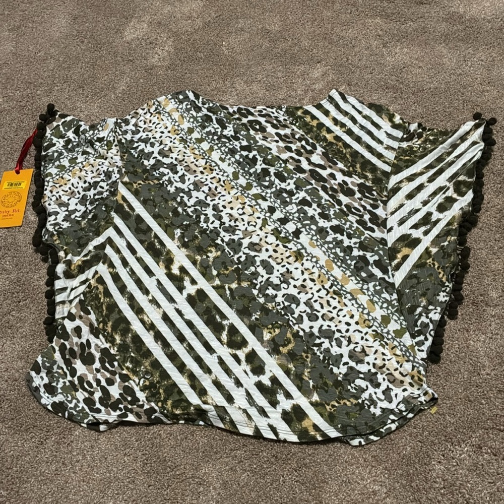 Ruby Rd. Green and White Patterned Blouse - Picture 3 of 4